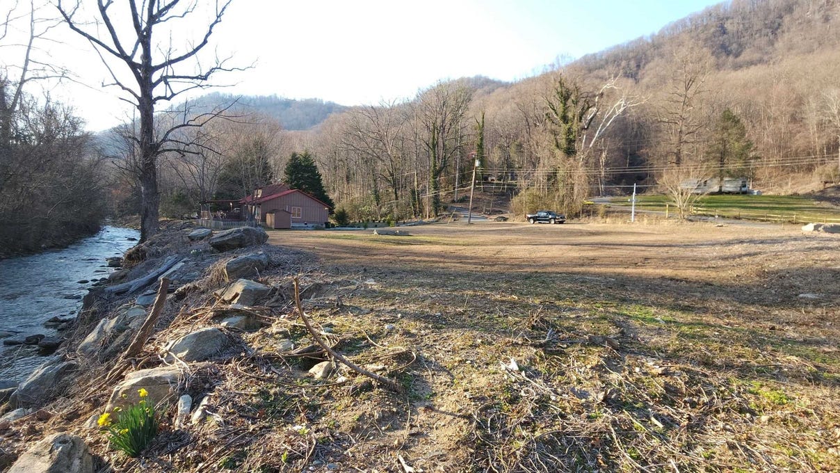 3065 Us 176 Hwy  