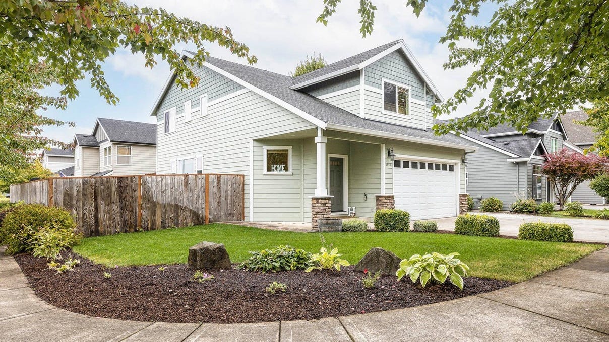 1917 NW Cottonwood Dr  