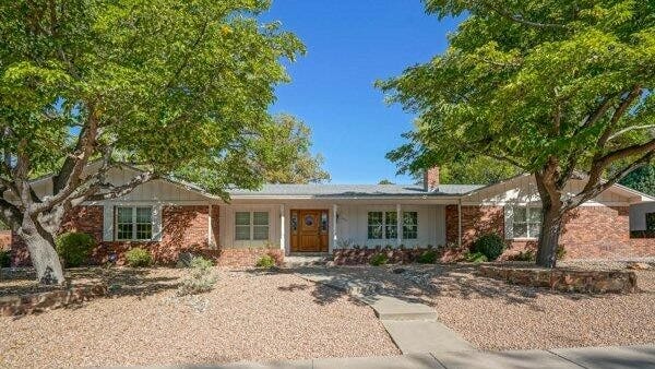 8601 La Sala del Sur NE  