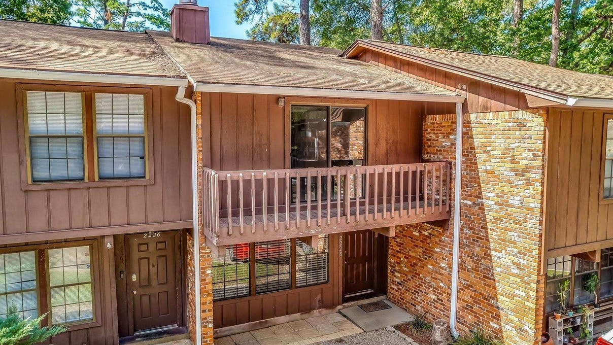 2228 N Timberwood Cir  