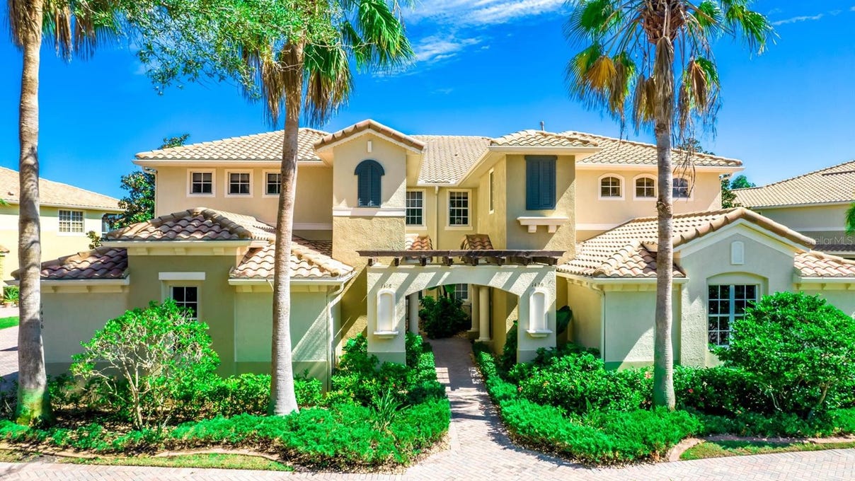 1418 Emerald Dunes Dr  