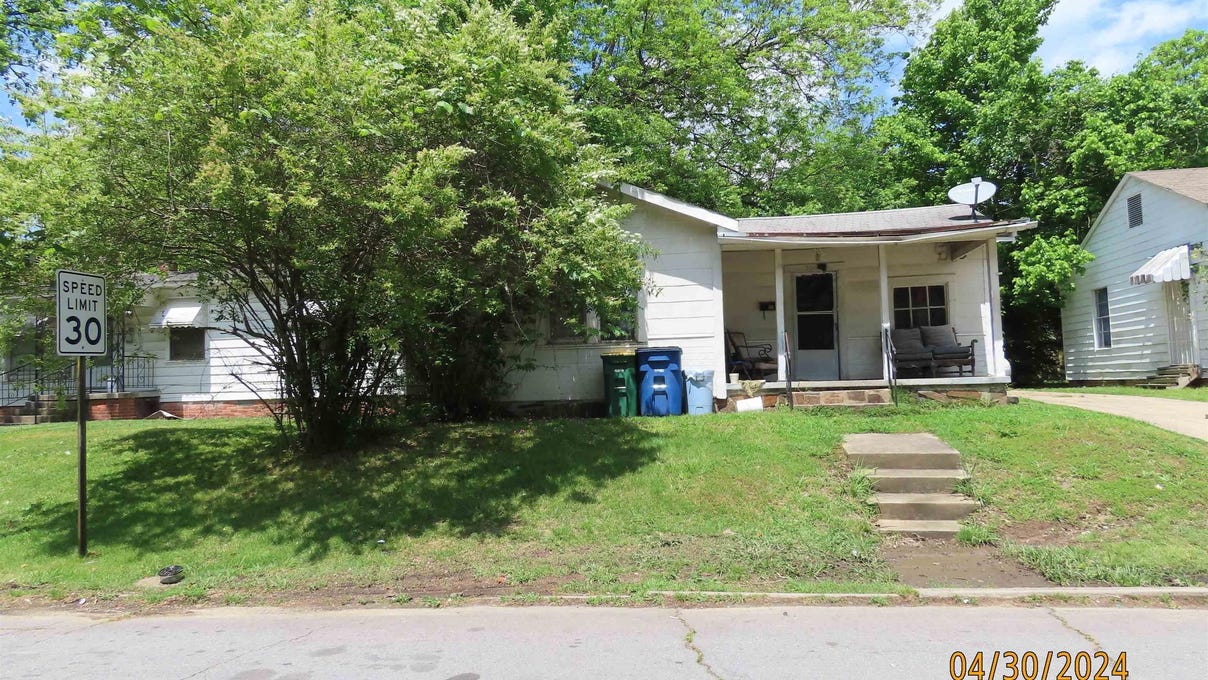 2009 W 16th St  