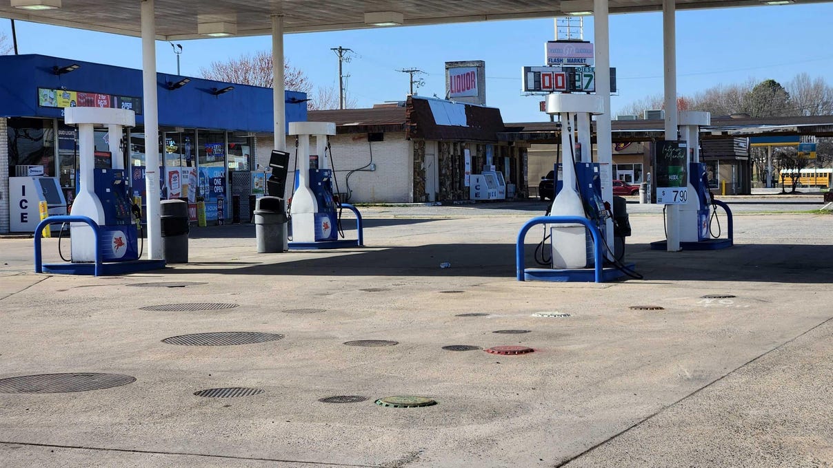 2511 N 161 Hwy  