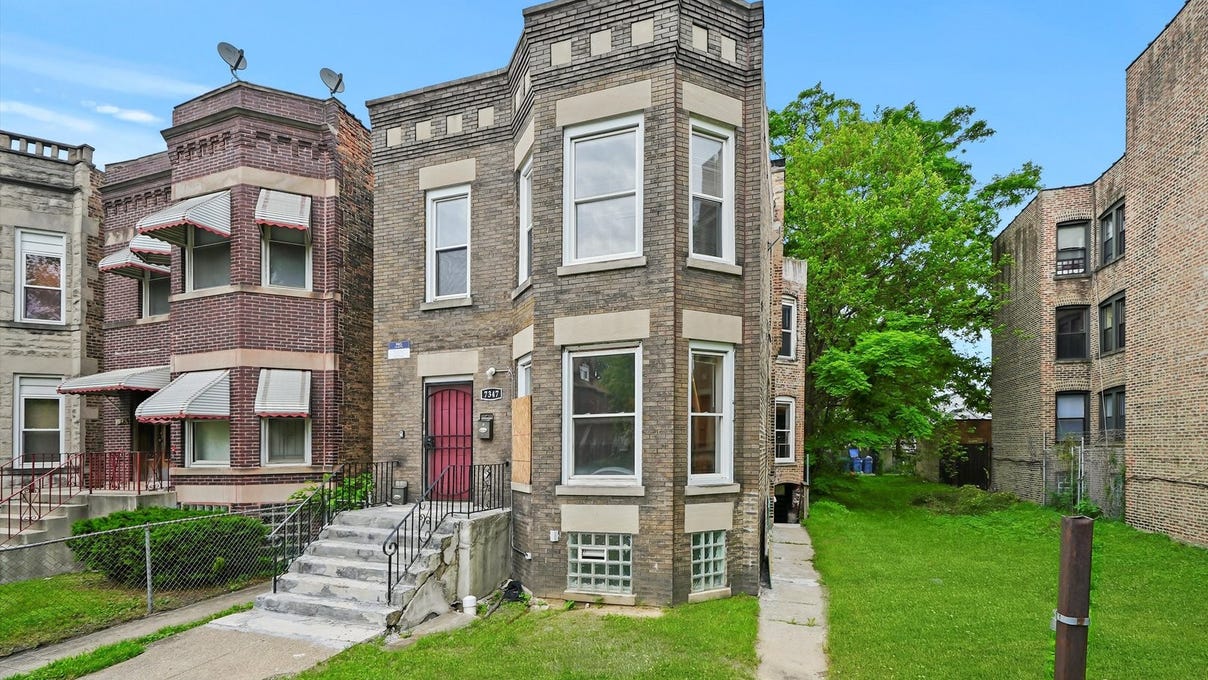 7347 S Dorchester Ave  