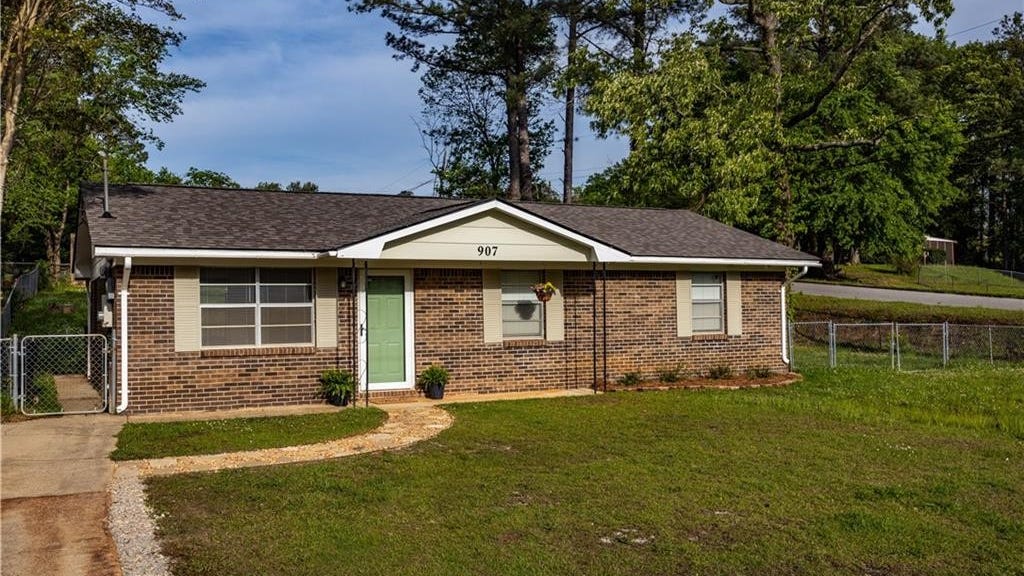 907 Veterans Parkway, OPELIKA, AL 36801 House for Sale