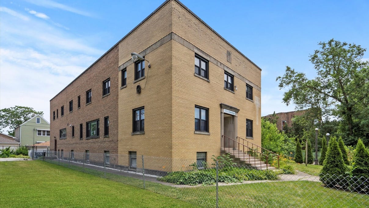 3525 S Hermitage Ave  