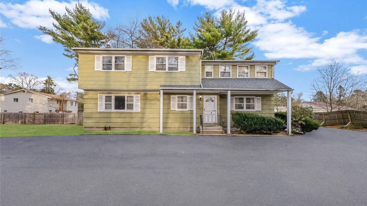 9 Eastern Avenue, Brentwood, NY 11717 House for Sale