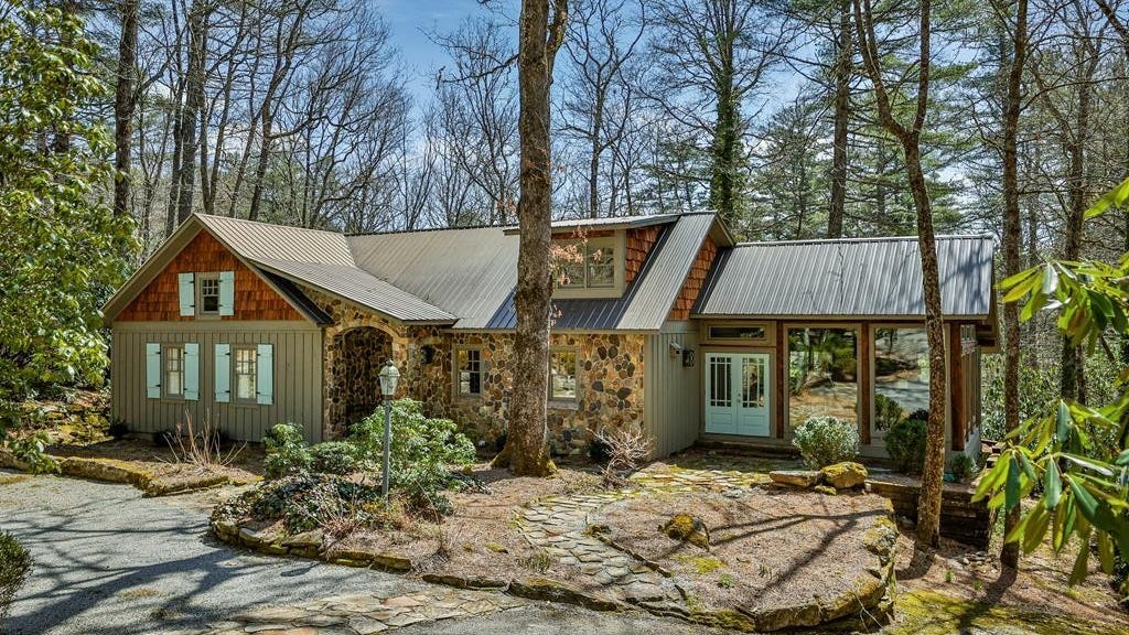 21 Mountain Laurel Dr  