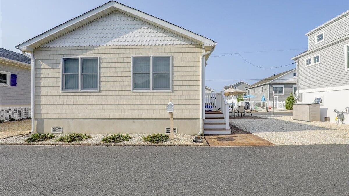 112 W Cove Way  