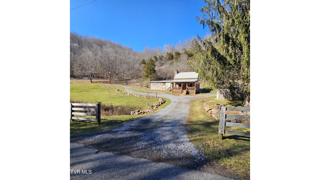 7697 Blue Grass Trl  