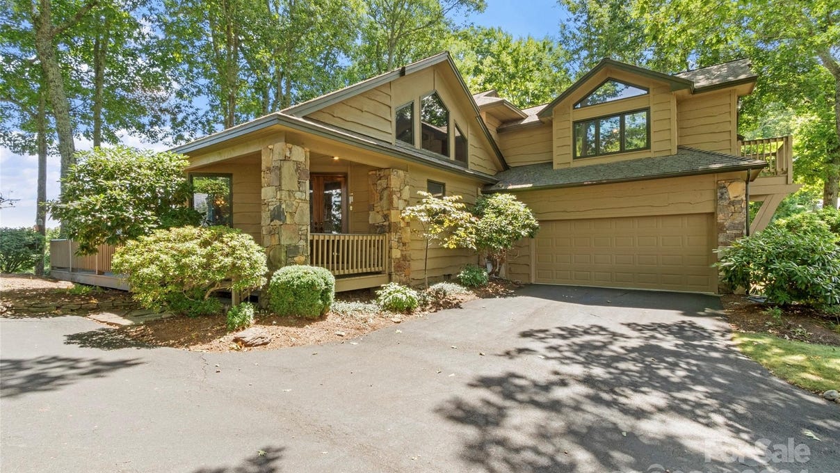 2133 Mountain Air Dr