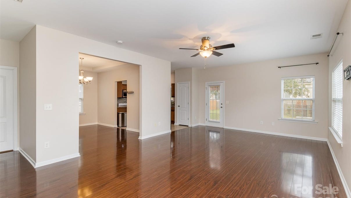 1081 Mountain Laurel Ct