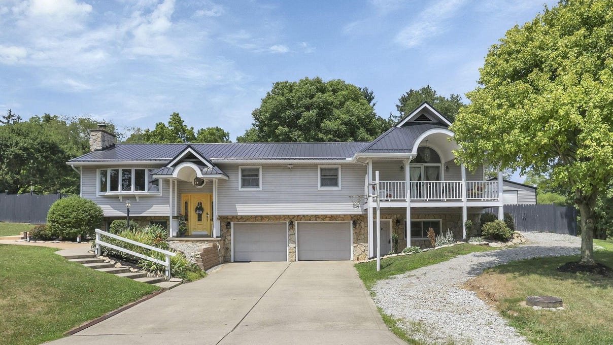 3313 Meadowbrook Dr NE  