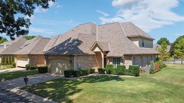 7202 S Jamestown Ave  