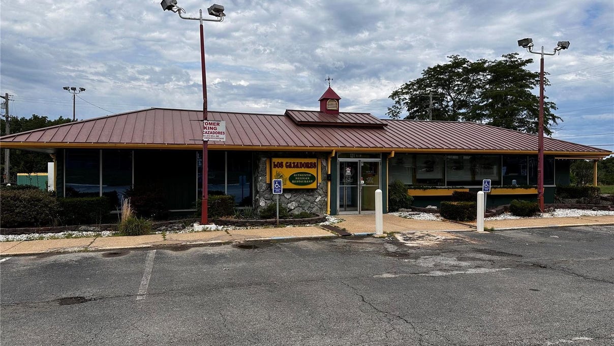 121 Howard Johnson Dr  