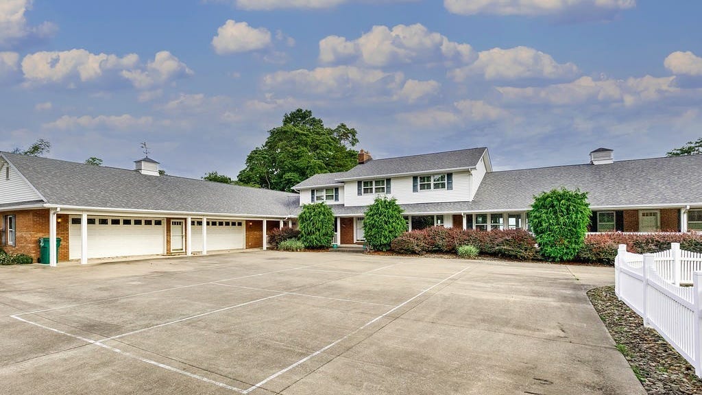 1300 Lk Rd  