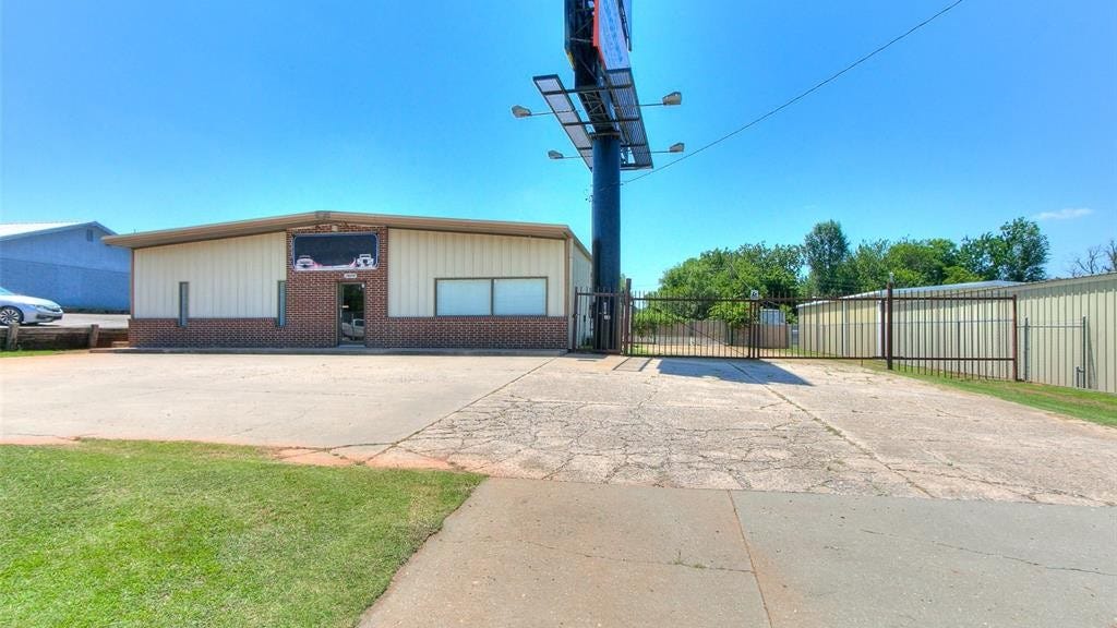 1608 E State Hwy 152  