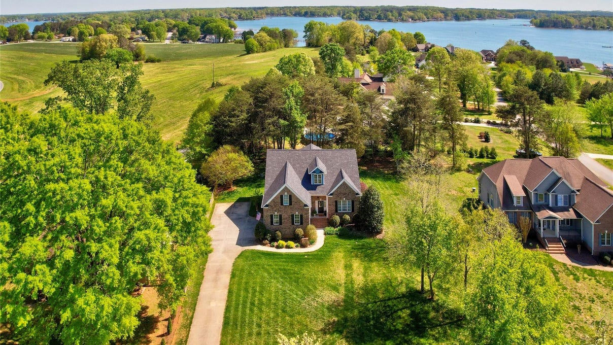 7923 Mountain Shore Drive, Sherrills Ford, NC 28673 House for Sale