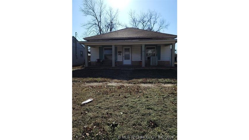 813 E Maple St  