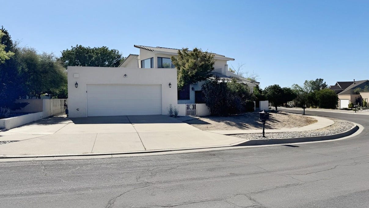 9516 De Vargas Loop NE  