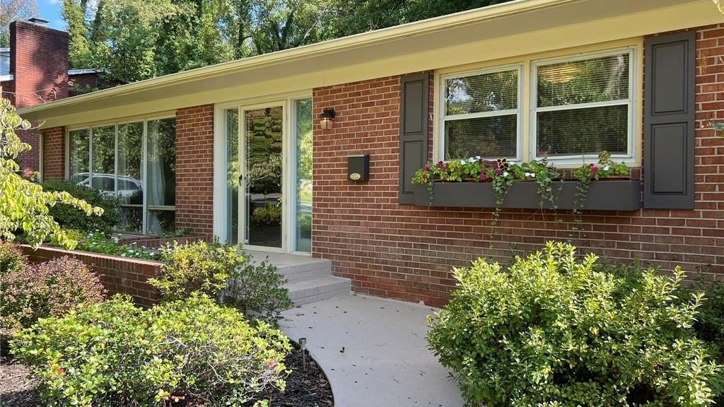 2890 Marguerite Park Dr  