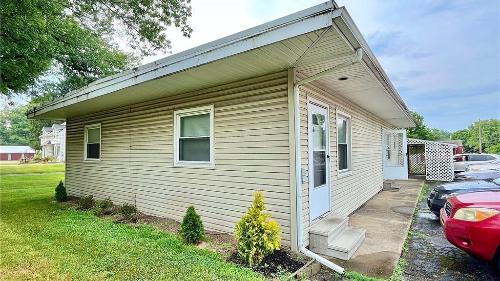 210 W Main Rd  