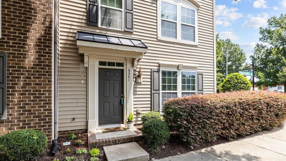 9341 Lenox Pointe Dr  