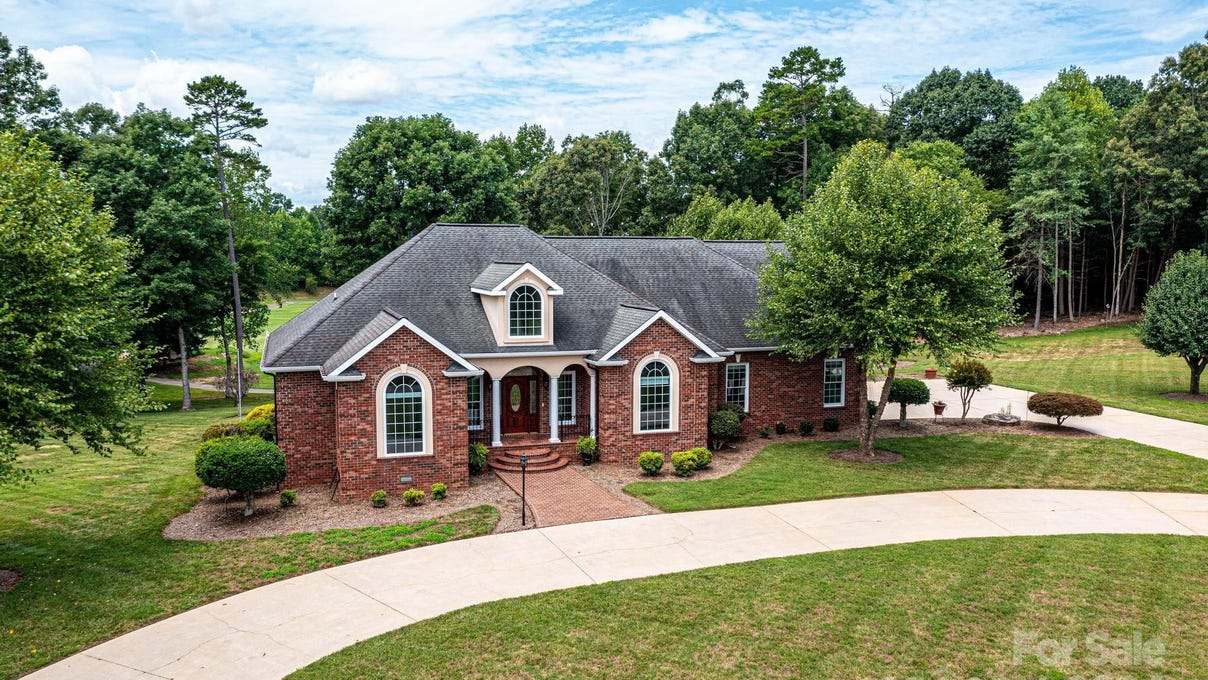 180 Catawba Shrs Ln  