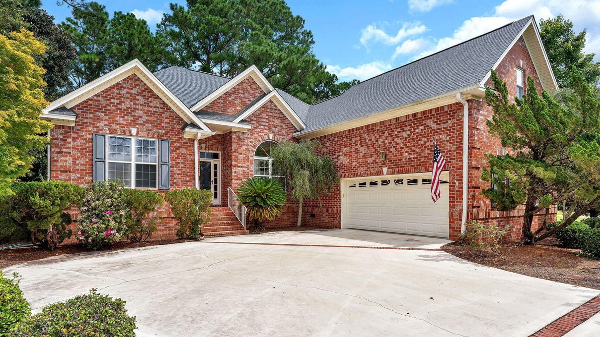 154 Windsor Cir SW  