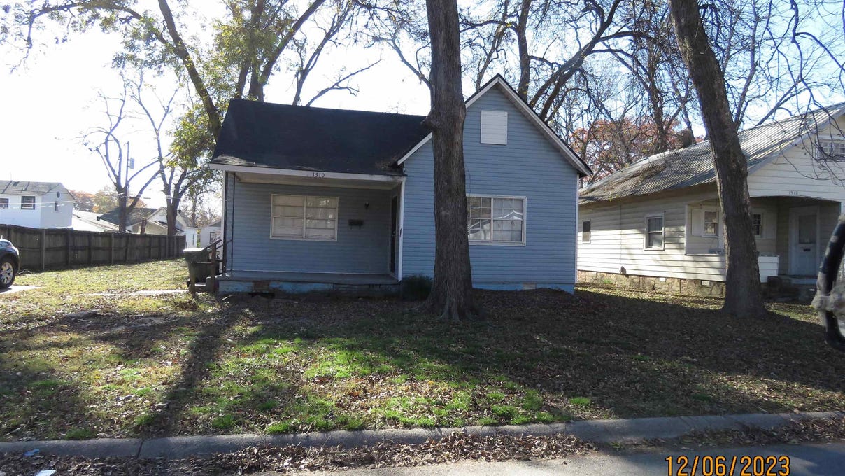 1310 W Long 17th  