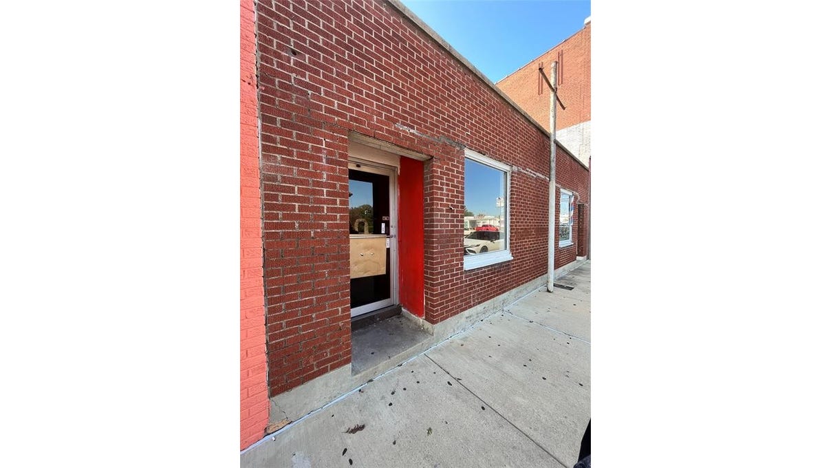 1537 N Main St