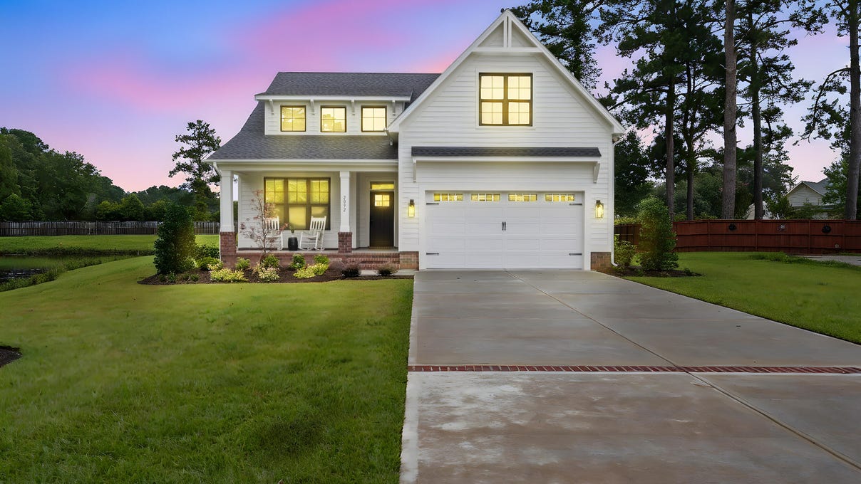 2092 Laurel Oak Way  