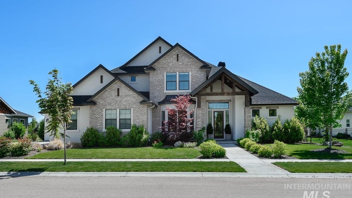 1105 W Back Forty Dr  