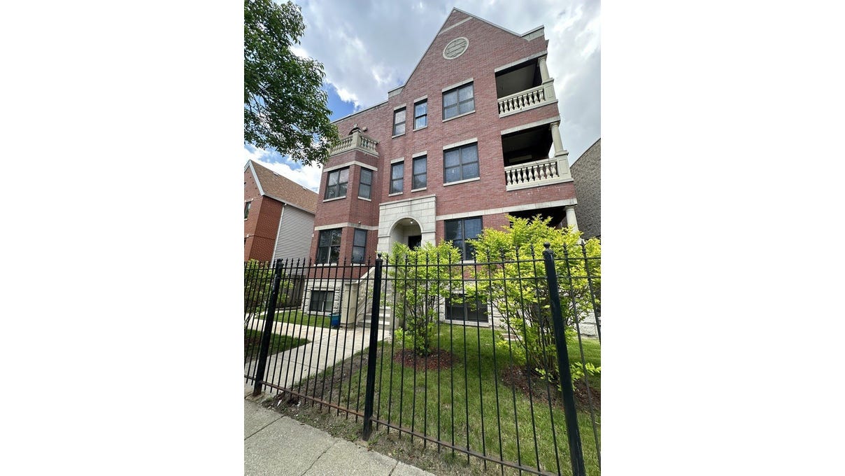 3862 S Lake Park Ave  