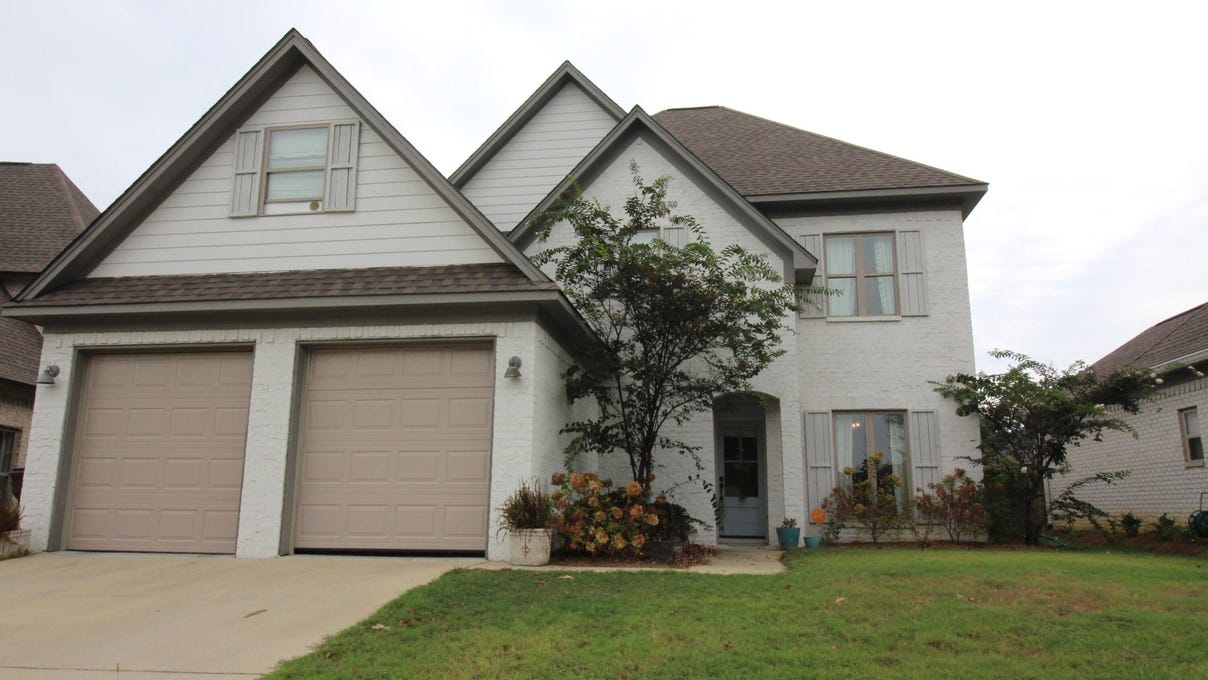106 BRISAGE LN  