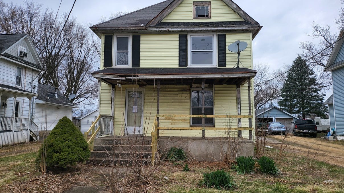 205 E Chicago Ave  
