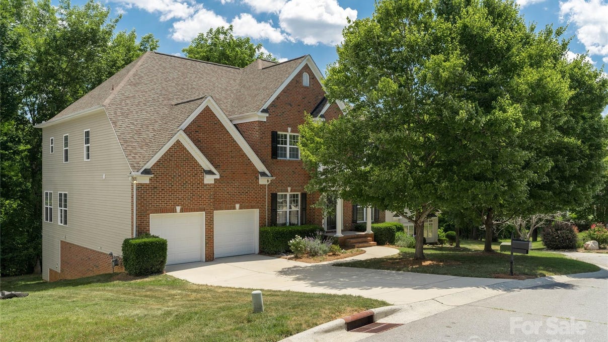 7273 Willowbrook Dr  