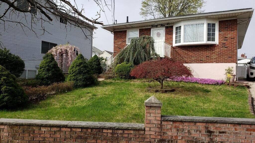 24 Mills Avenue, Staten Island, NY 10305 House for Sale