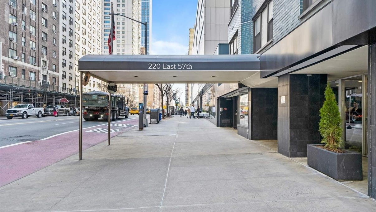 220 E 57th St  