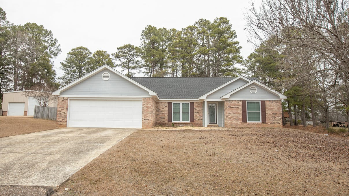 22 Bowling Grn Cir  