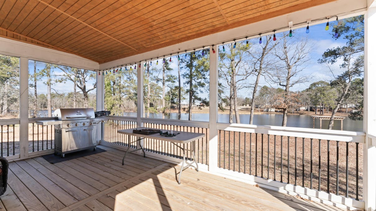 989 Sampson Acres Dr  