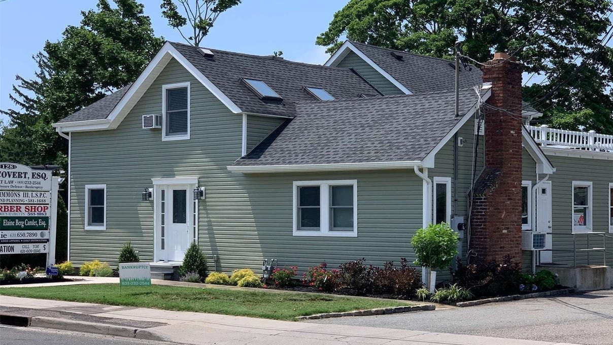 128 Carleton Ave  