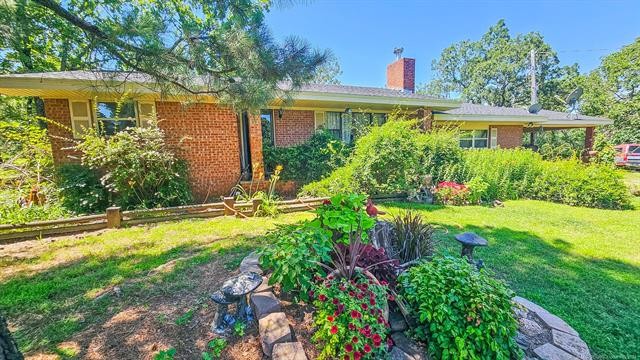 105 W Mockingbird Ln  