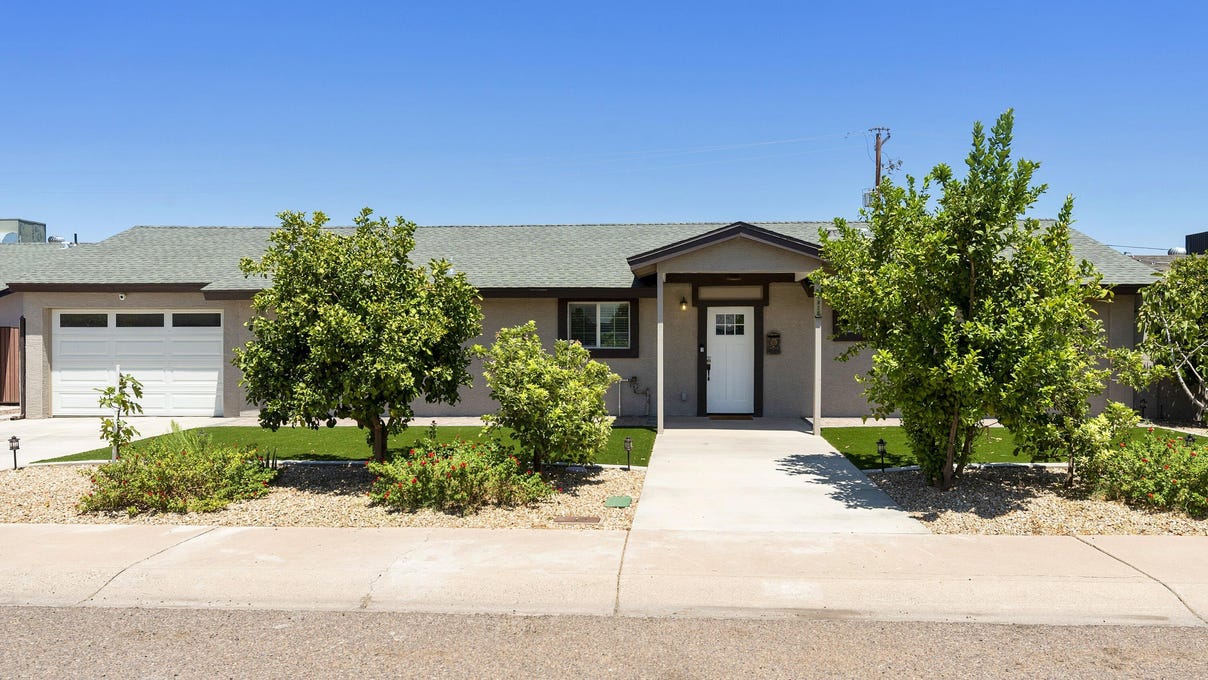 1826 W ORAIBI Dr  