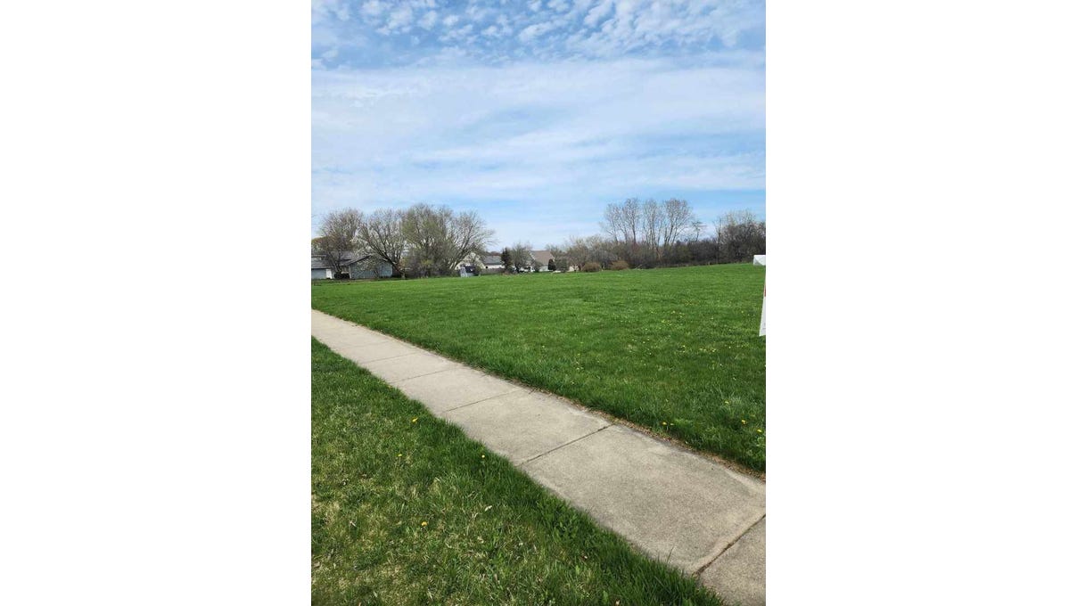 907 Belle Plaine Ave  