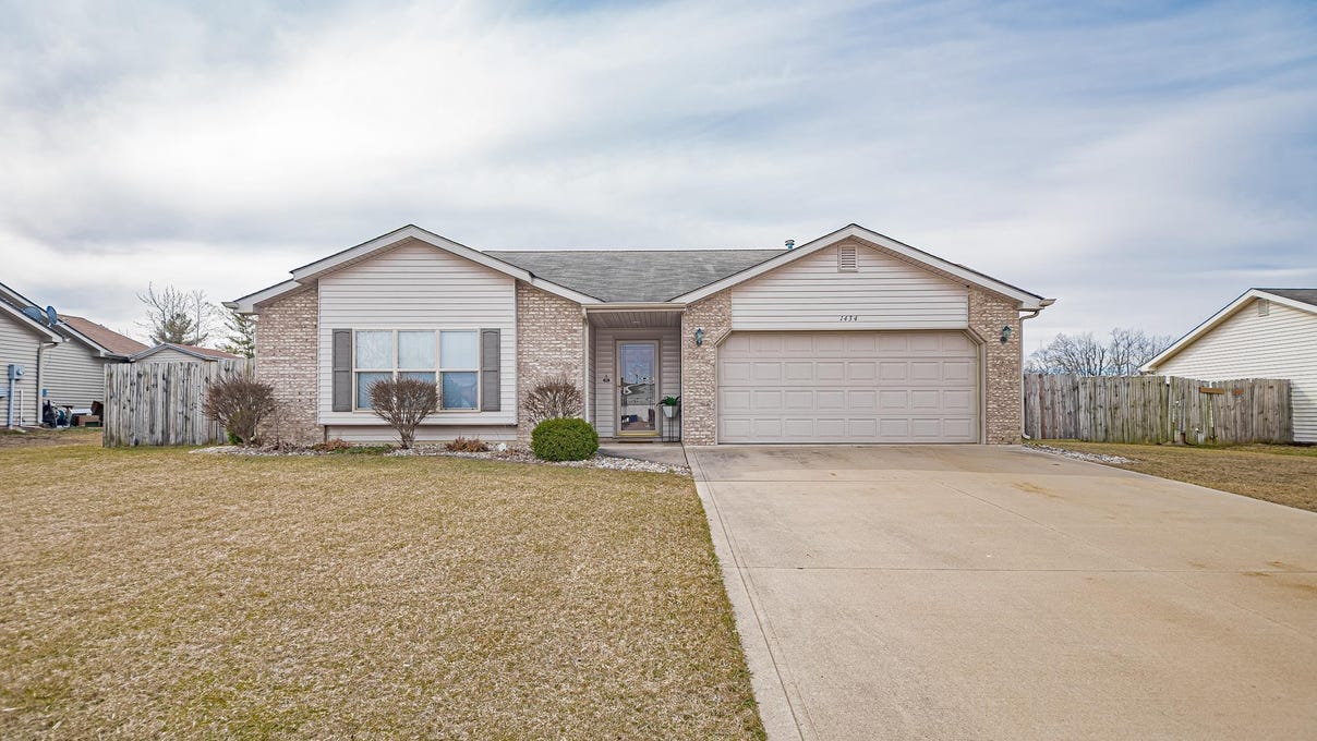 1434 E Louise Drive, Columbia City, IN 46725 House for Sale