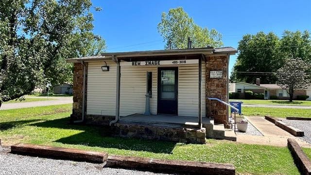 1401 S McQuarrie Ave