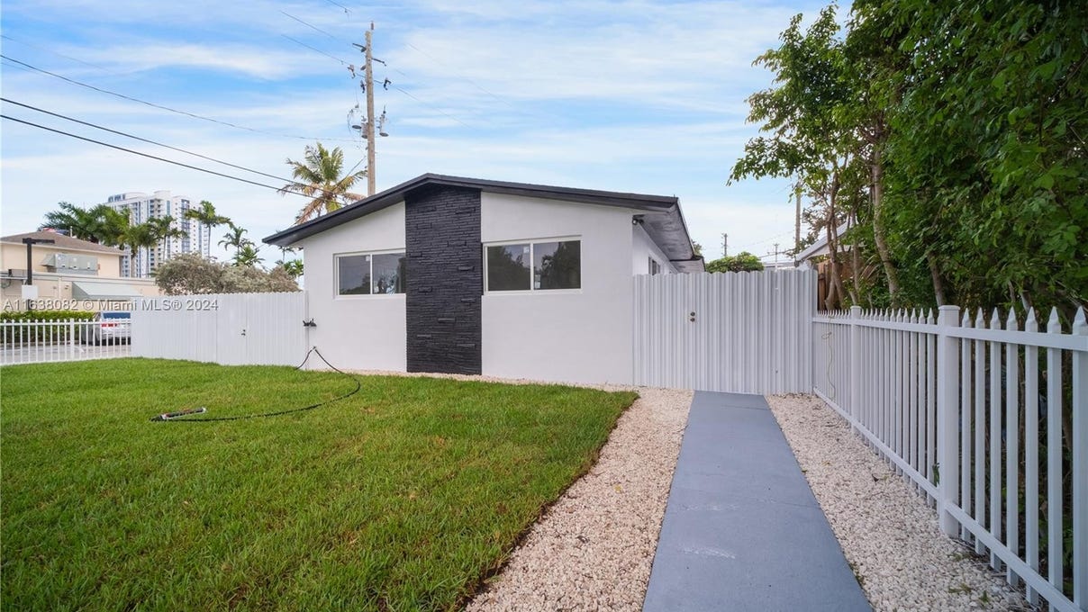 2388-2390 NE 173rd St  