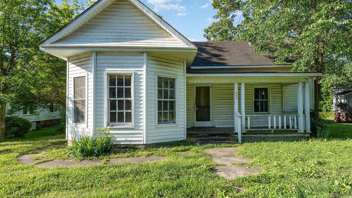 805 N MEBANE ST  