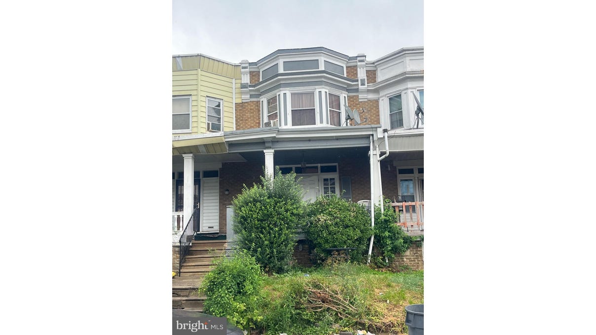 4845 N HUTCHINSON ST  